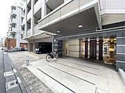 【エントランス】高級感のある佇まいのエントランスです