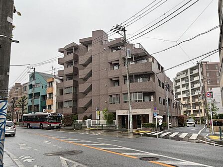 【外観】周囲と調和しつつも品の良さが際立つ外観。