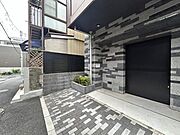 【エントランス】清潔感のある共用部分