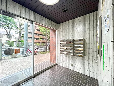 【エントランス】 いつも通る場所だからこそしっかりと清潔に保たれていると嬉しいものです