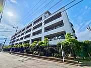【外観】　派手すぎず、地味すぎない。ちょうど良い高級感が漂う大人の住まい。