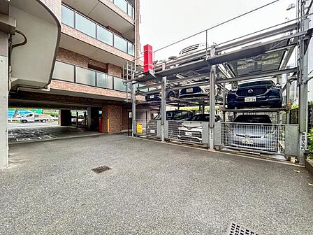 【駐車場】 防犯面も安心できる機械式駐車場が完備