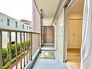 【バルコニー】　心地よい風を感じながら過ごせる、ゆとりある空間です。