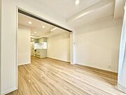【洋室：3.4帖】　仕事や趣味のスペースとしても活用できる、多用途に使える部屋。
