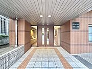 【エントランス】落ち着いた雰囲気が広がる空間です。