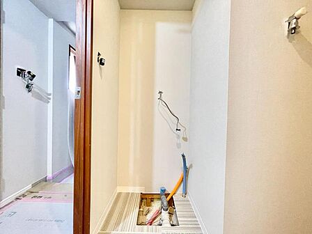【洗面所】 清潔感溢れるパウダールームを創造中。最新の洗面台に一新され、日々の身支度がより快適に。