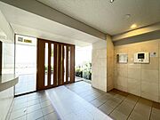 【エントランス】広々としたマンションエントランス