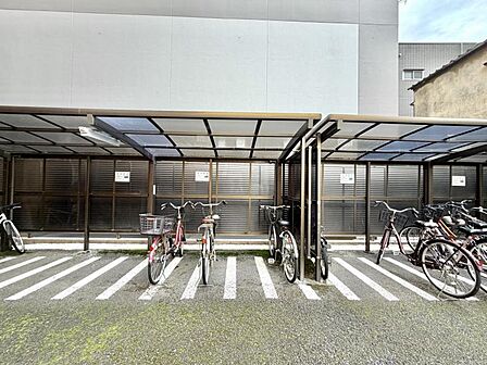 使い勝手の良い洗面台で、朝の準備もスムーズにこなせます。
