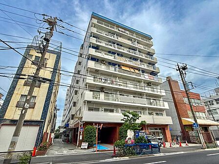 【外観】 清潔感のあるシンプルな外観が魅力的な物件です。