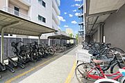 【駐輪場】建物内に整理された駐輪場があり、愛車の保管に便利。