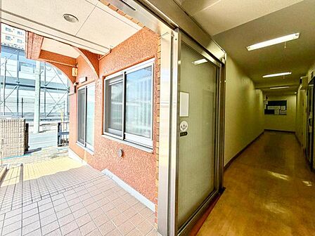 【エントランス】 しっかりと管理が行き届いており、いつも共用部は綺麗に保たれています