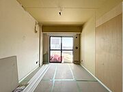 【洋室】使い勝手の良いシンプルな洋室です。