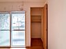 収納：【収納】　リビングにも便利な棚収納が備わり、住空間をより効率よく使えます