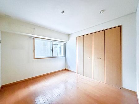 【洋室:6.1帖】 使い方に柔軟性があり、個室としても趣味の部屋としても利用可能です。