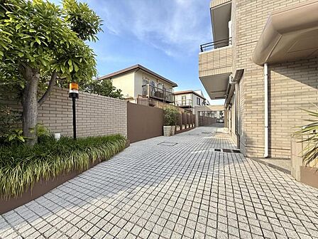 【エントランス】居住者を心地よく迎えるスペース。