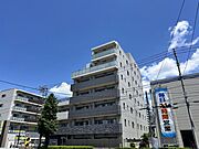 【外観】端正なフォルムが印象に残る建物デザイン。