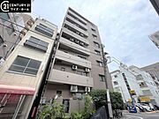 【外観】周囲の街並みと調和する落ち着いた色調。