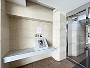 【エントランス】建物の顔となる上品なエントランス。