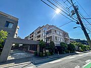 【外観】　洗練された街に溶け込む外観。都市の中で、心地よい暮らしを支える存在です。