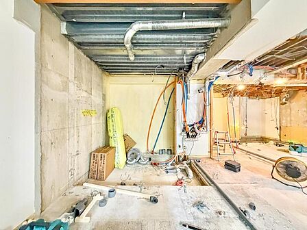 【洗面所】　毎朝が楽しみになる洗練の洗面空間。使い勝手とデザインを両立させ、忙しい朝もスマートに整います。