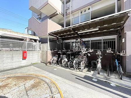 【駐車場】日々のカーライフを支える便利な設備です。
