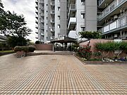 【エントランス】建物の印象を高める洗練された佇まい。