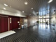 【エントランス】高級感のある佇まいが分譲マンションの魅力を引き立てます。