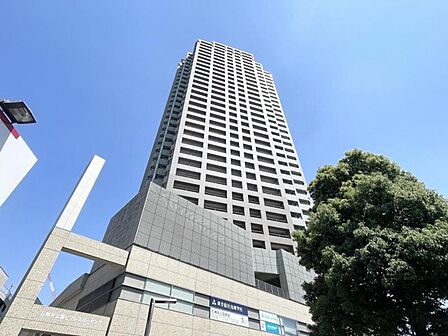 【外観】洗練された印象を与える外観デザイン。