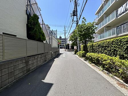 【周辺環境】安心して暮らせる落ち着いた住環境。