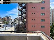 【眺望】　解放感あふれる都心の眺望と、閑静な住宅街の静けさが調和する贅沢な景色。