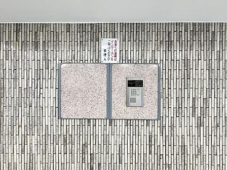 【エントランス】建物の顔となる上品なエントランス。