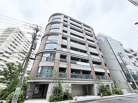 【外観】無駄な飾りを省いたからこそ際立つ、形そのものの美しさ。