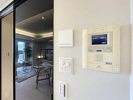 【設備】　快適な暮らしをサポートするTVモニターホン付きです。