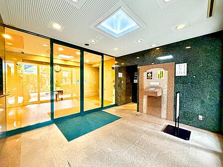 【エントランス】 いつも通る場所だからこそしっかりと清潔に保たれていると嬉しいものです
