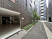 【エントランス】落ち着いた印象の空間が広がります。