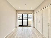 【洋室：4.5帖】使い方に柔軟性があり、個室としても趣味の部屋としても利用可能です。