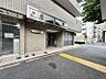 エントランス：【エントランス】ゆとりあるフラットアプローチ。日々の歩みも優雅に迎えるエントランス。
