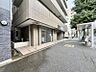 エントランス：【エントランス】駅からの帰り道も心地よいフラットなアプローチ。