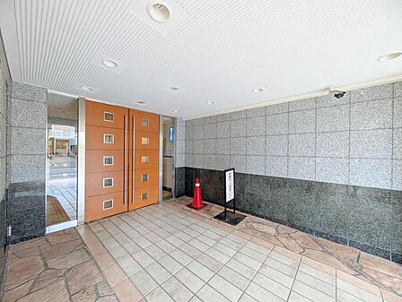 【エントランス】住まいの第一印象を彩る空間。