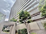 【エントランス】ゆとりを感じるエントランス空間。