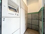 【エントランス】広々とした造りで、ゆとりを感じられる共用スペースです。