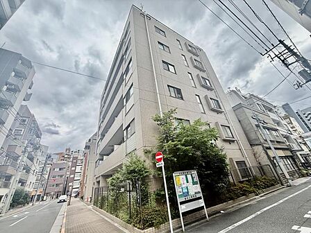 【外観】洗練された印象を与える外観デザイン。