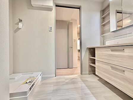 【洋室：6.5帖】リビングと隣り合う洋室。趣味の部屋にもお子様の部屋にも出来る汎用性があります。
