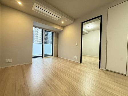 【洋室:6.2帖】フローリング仕様でお手入れもしやすいお部屋です。