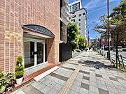 【エントランス】落ち着いた雰囲気が広がる空間です。