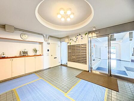 【エントランス】　しっかりと管理が行き届いており、いつも共用部は綺麗に保たれています