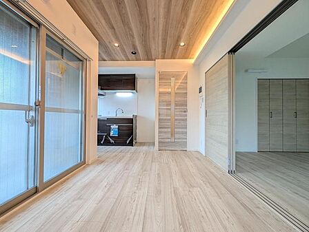 【LDK：8.0帖】新築同様の心地よさを。最新の住設が揃う快適なリビング。