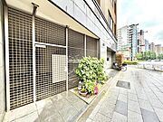 【駐輪場】屋根付きの駐輪場は雨の日などにとても重宝します。