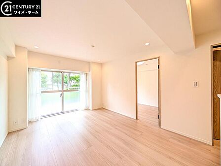 【LDK:13.6帖】 家族の笑い声が聞こえてくるような温もりある空間。暮らしのメインステージとなる。
