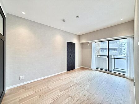 【洋室:6.5帖】 使い方に柔軟性があり、個室としても趣味の部屋としても利用可能です。